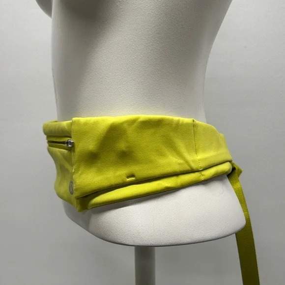 Lululemon Fast and Free Running Belt Highlight Yellow Reflective Visibility - Picture 2 of 7